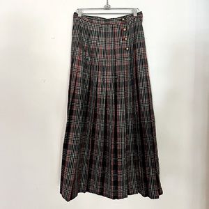Gingham Pleated Long Skirt.